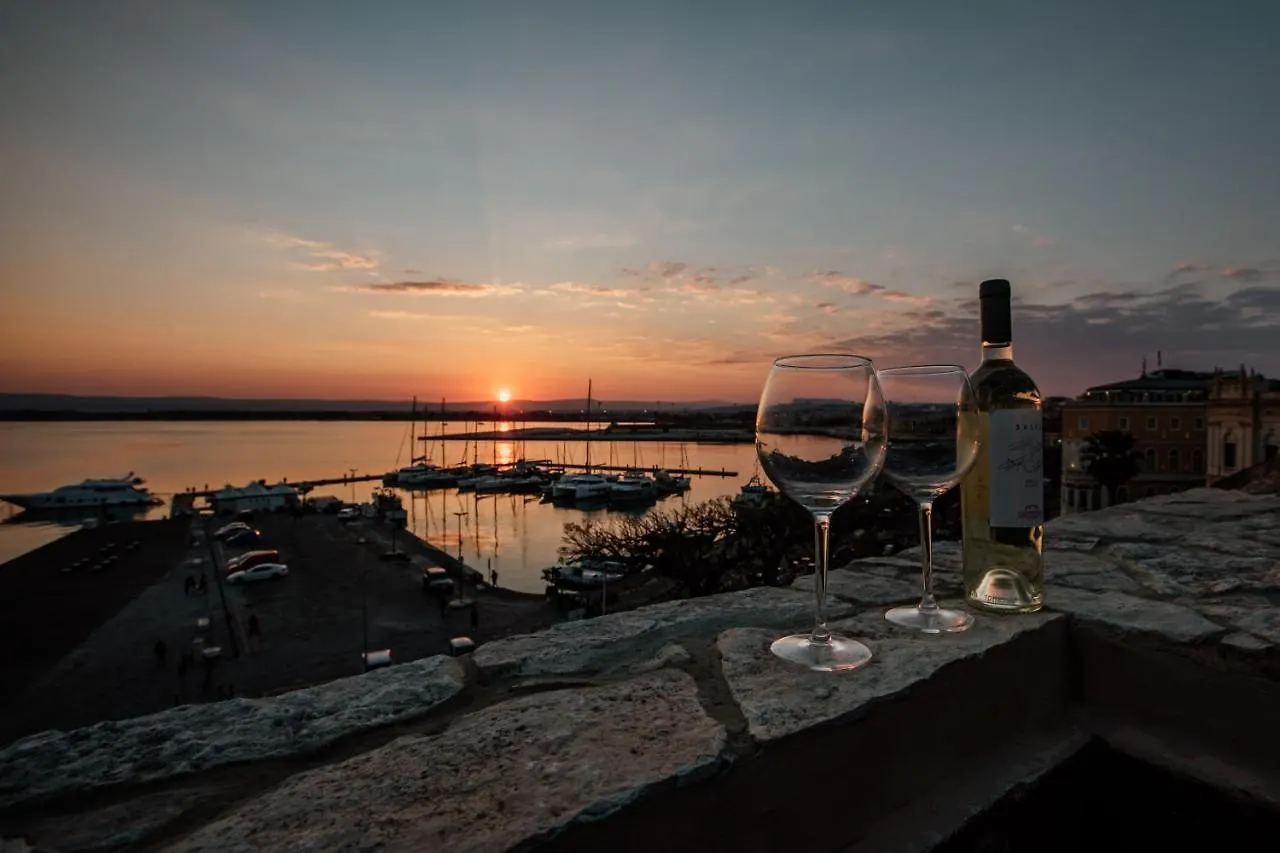 Palazzo Giunta - Porta Marina Ortigia Bed and Breakfast Syracuse Bed & Breakfast